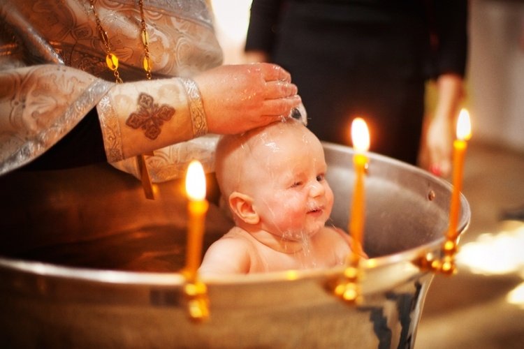 Как выбрать крестик на крещение ребенку?